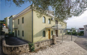 Lovely Apartment In Okrug Gornji With Wifi